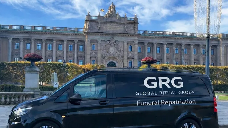 GRG van in front of a palace in Stockholm