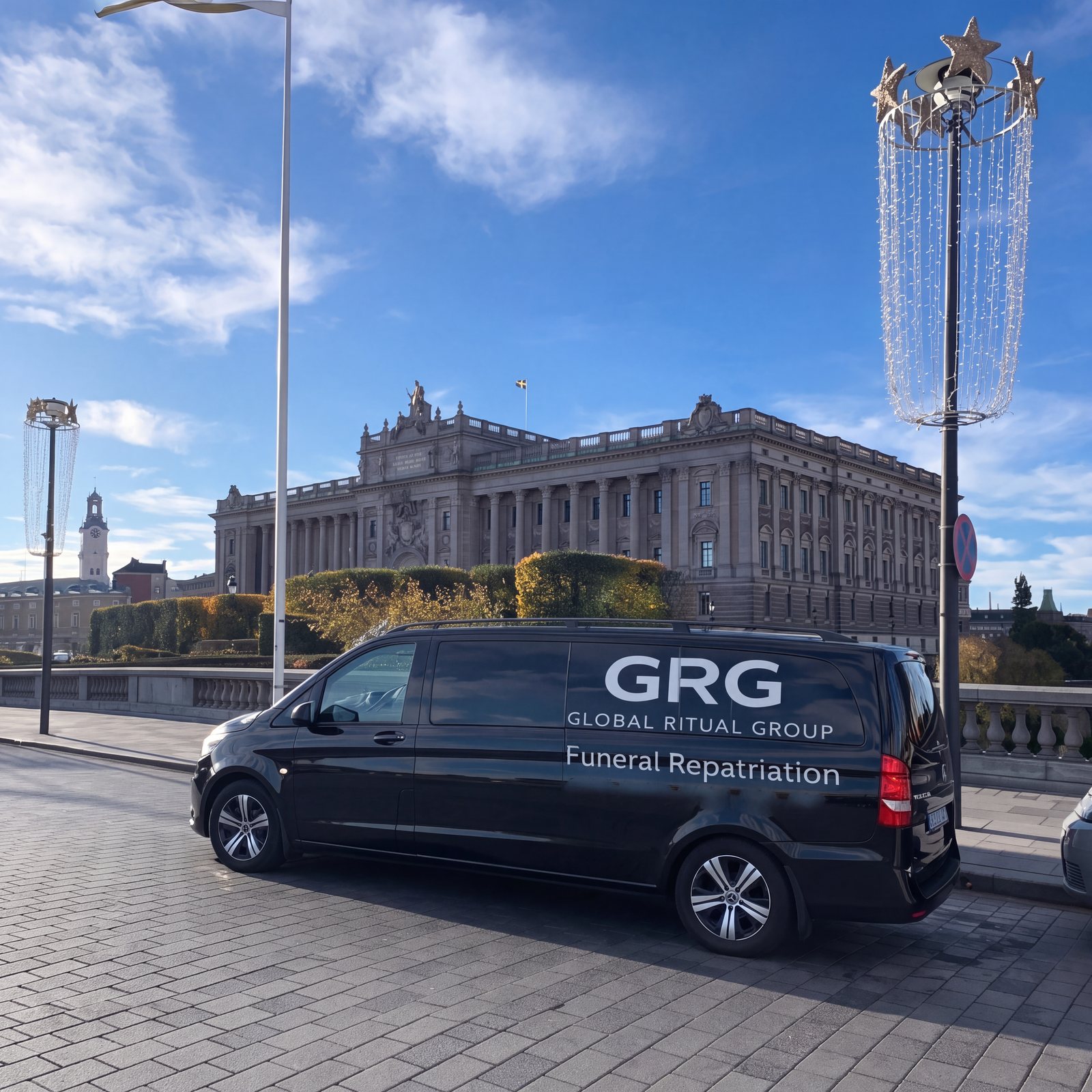 Transporter am Ufer vor einem Palastgebäude