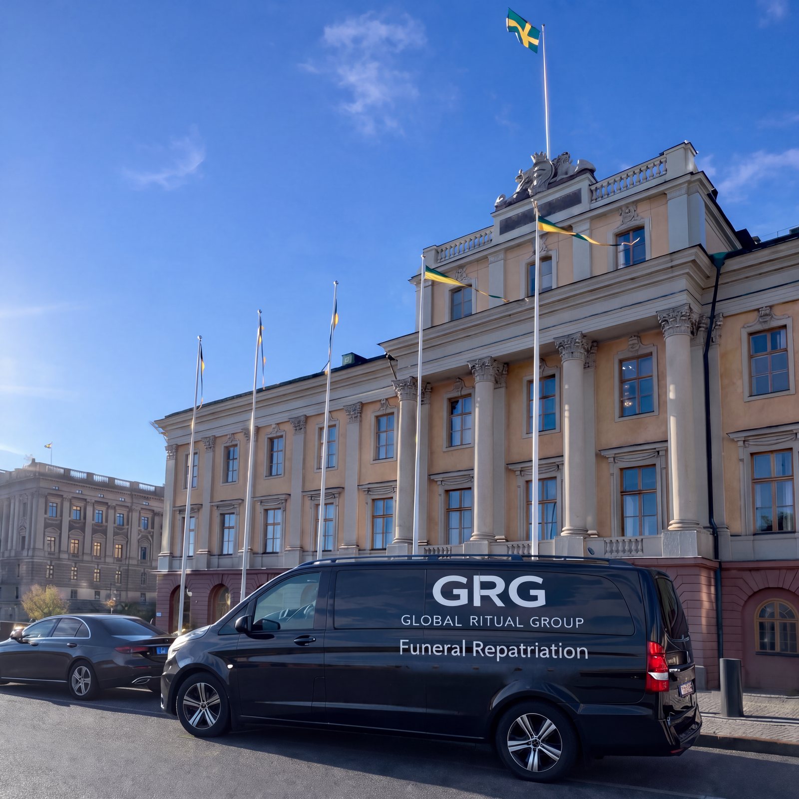 Transporter vor einem klassizistischen Gebäude mit schwedischen Flaggen